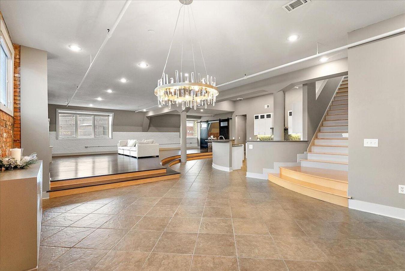 Kalamazoo, Kalamazoo, 49007, United States, 2 Bedrooms Bedrooms, ,2 BathroomsBathrooms,Residential,For Sale,2003864