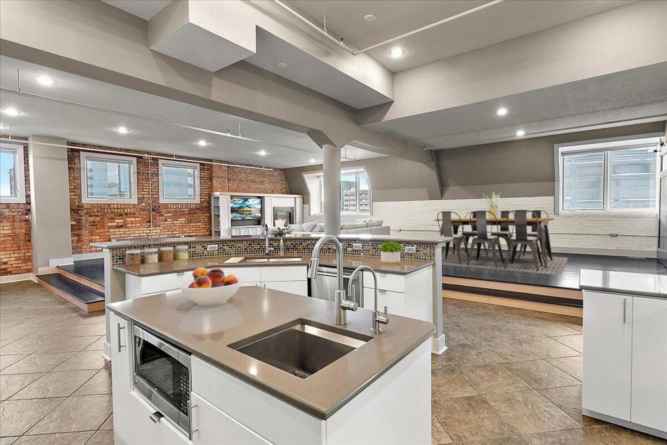 Kalamazoo, Kalamazoo, 49007, United States, 2 Bedrooms Bedrooms, ,2 BathroomsBathrooms,Residential,For Sale,2003864