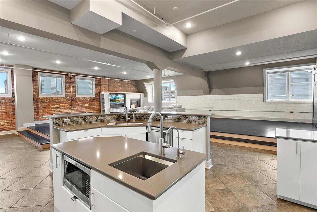 Kalamazoo, Kalamazoo, 49007, United States, 2 Bedrooms Bedrooms, ,2 BathroomsBathrooms,Residential,For Sale,2003864