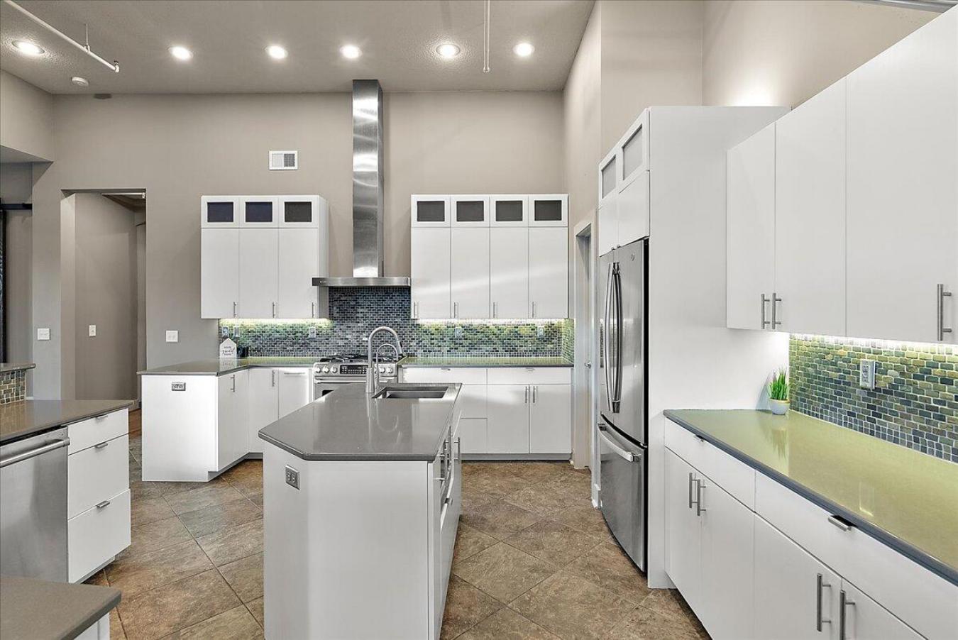 Kalamazoo, Kalamazoo, 49007, United States, 2 Bedrooms Bedrooms, ,2 BathroomsBathrooms,Residential,For Sale,2003864