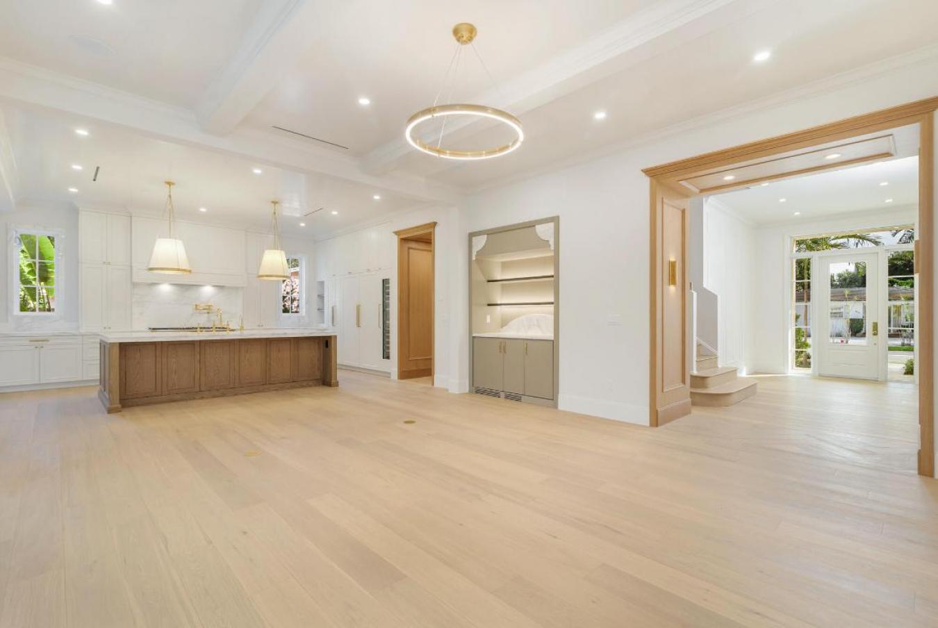 West Palm Beach, Florida, 33405, United States, 5 Bedrooms Bedrooms, ,5 BathroomsBathrooms,Residential,For Sale,2003846