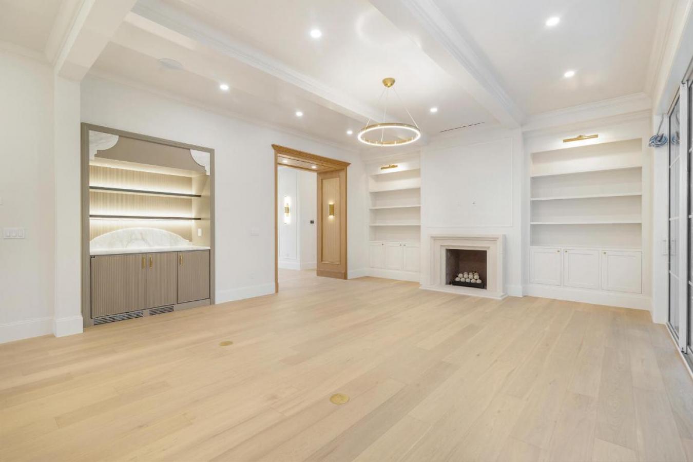 West Palm Beach, Florida, 33405, United States, 5 Bedrooms Bedrooms, ,5 BathroomsBathrooms,Residential,For Sale,2003846