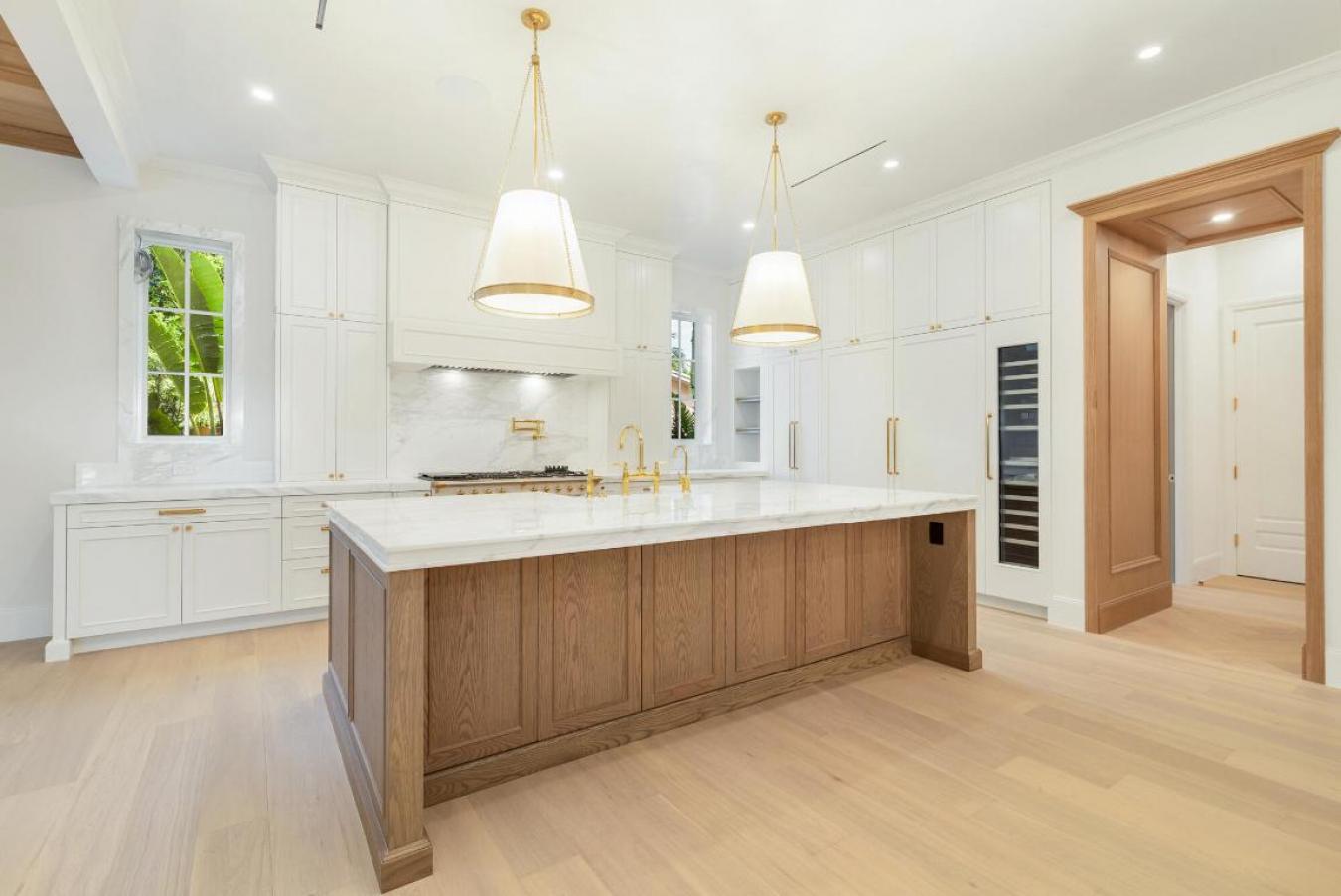 West Palm Beach, Florida, 33405, United States, 5 Bedrooms Bedrooms, ,5 BathroomsBathrooms,Residential,For Sale,2003846