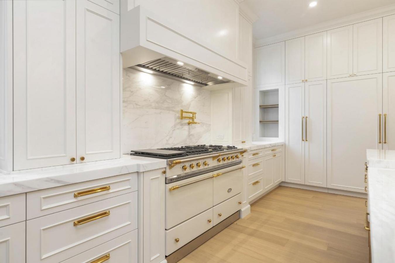 West Palm Beach, Florida, 33405, United States, 5 Bedrooms Bedrooms, ,5 BathroomsBathrooms,Residential,For Sale,2003846