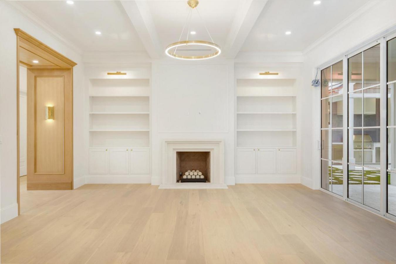 West Palm Beach, Florida, 33405, United States, 5 Bedrooms Bedrooms, ,5 BathroomsBathrooms,Residential,For Sale,2003846