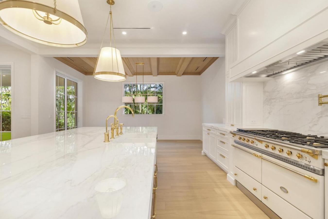 West Palm Beach, Florida, 33405, United States, 5 Bedrooms Bedrooms, ,5 BathroomsBathrooms,Residential,For Sale,2003846