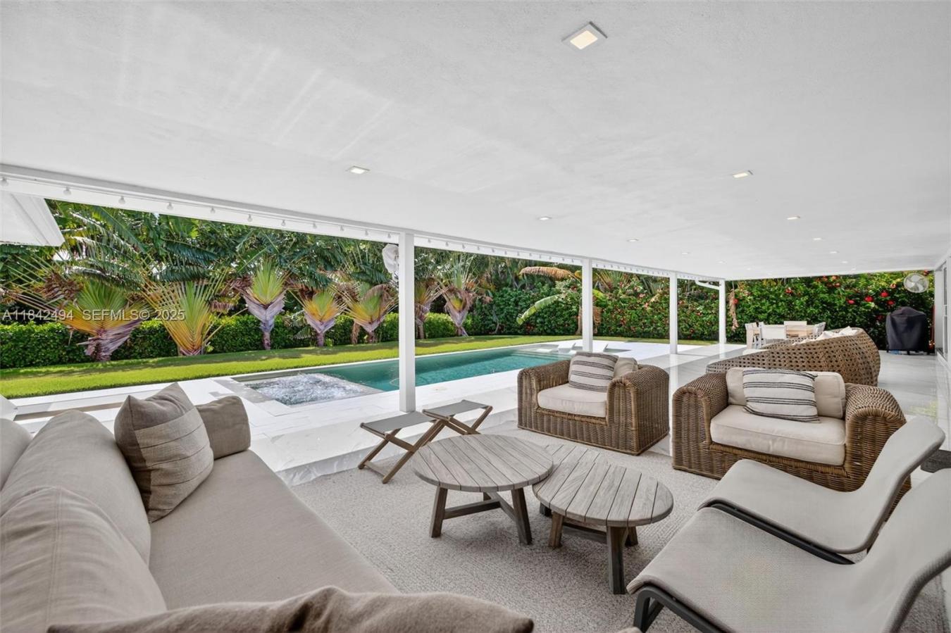 Hallandale, Florida, 33009, United States, 5 Bedrooms Bedrooms, ,4 BathroomsBathrooms,Residential,For Sale,2003845