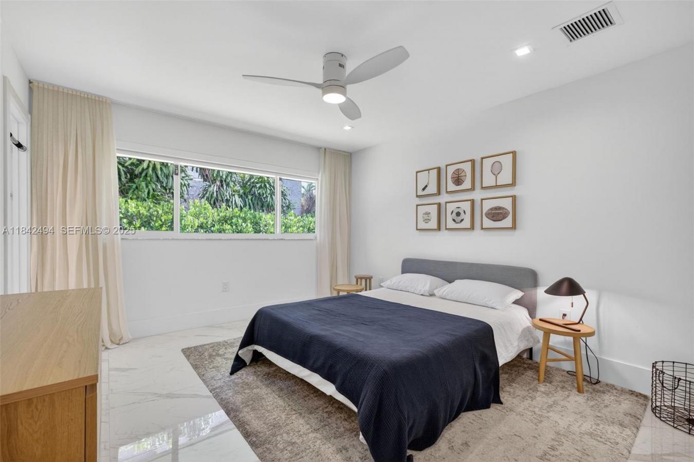 Hallandale, Florida, 33009, United States, 5 Bedrooms Bedrooms, ,4 BathroomsBathrooms,Residential,For Sale,2003845