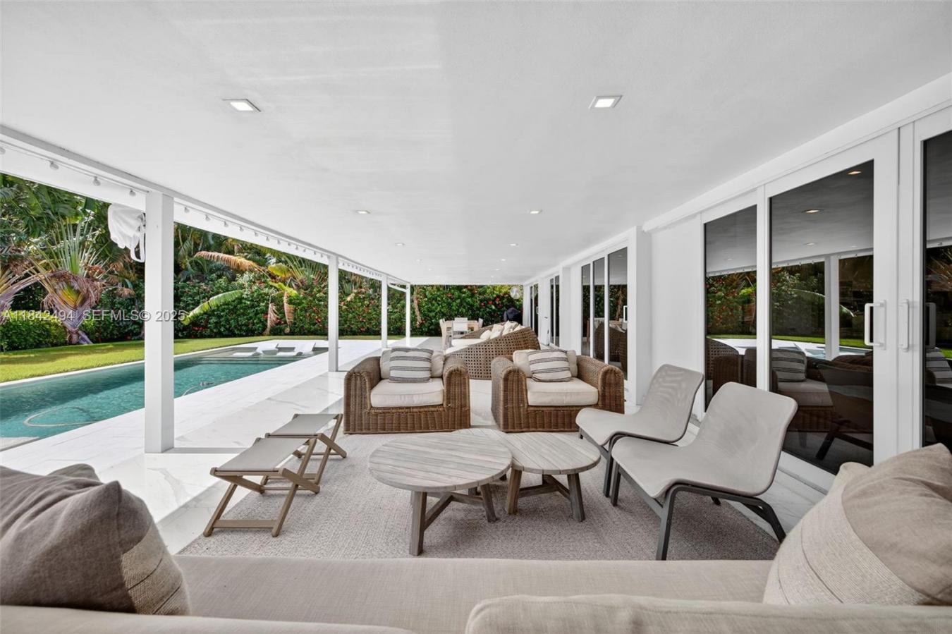 Hallandale, Florida, 33009, United States, 5 Bedrooms Bedrooms, ,4 BathroomsBathrooms,Residential,For Sale,2003845