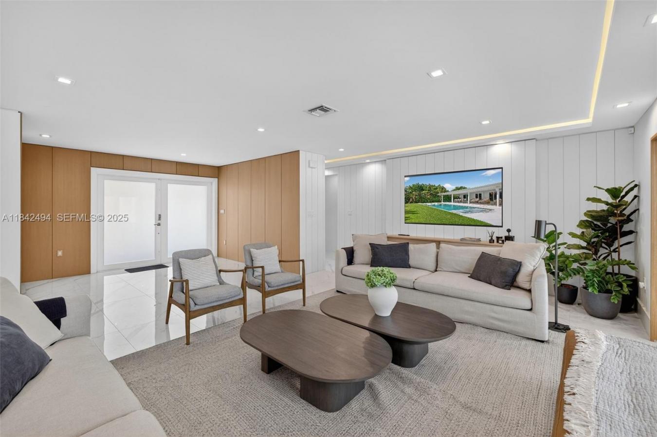 Hallandale, Florida, 33009, United States, 5 Bedrooms Bedrooms, ,4 BathroomsBathrooms,Residential,For Sale,2003845