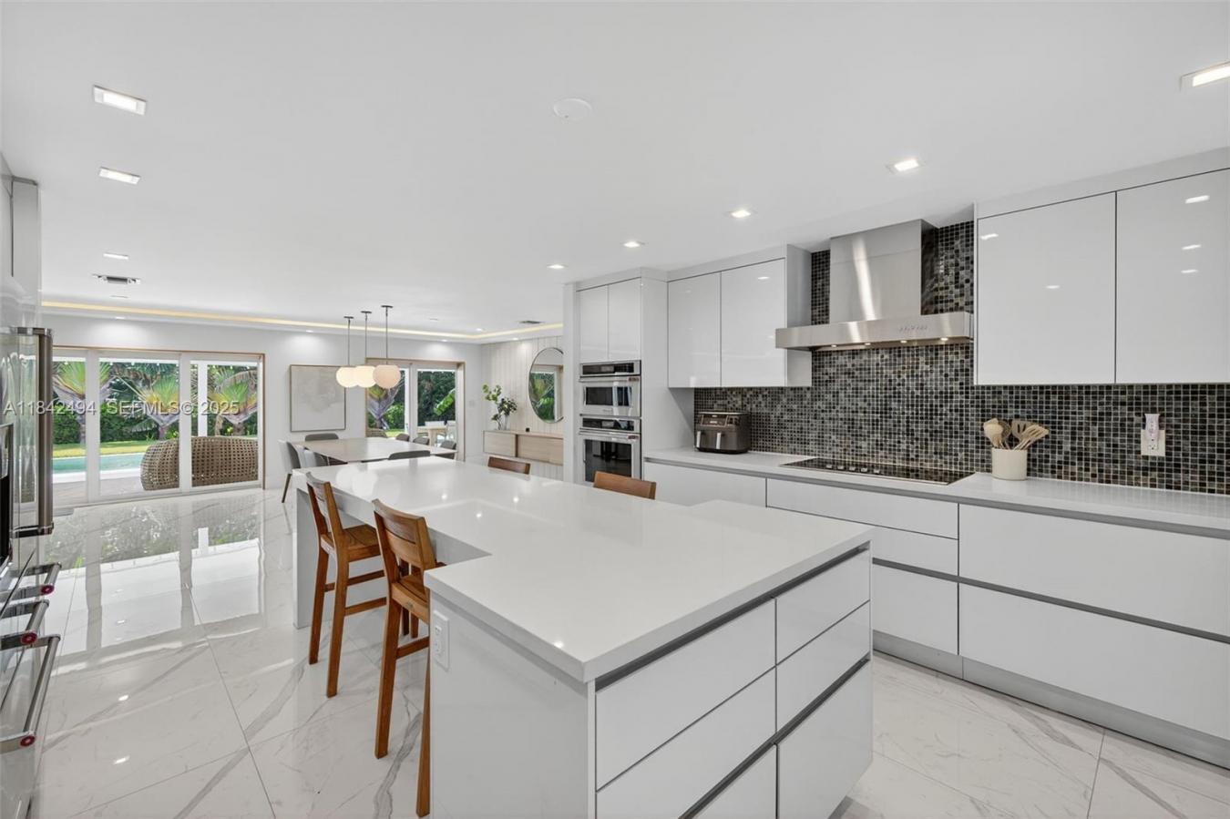 Hallandale, Florida, 33009, United States, 5 Bedrooms Bedrooms, ,4 BathroomsBathrooms,Residential,For Sale,2003845