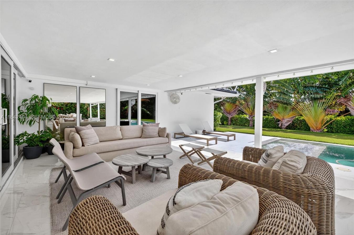 Hallandale, Florida, 33009, United States, 5 Bedrooms Bedrooms, ,4 BathroomsBathrooms,Residential,For Sale,2003845