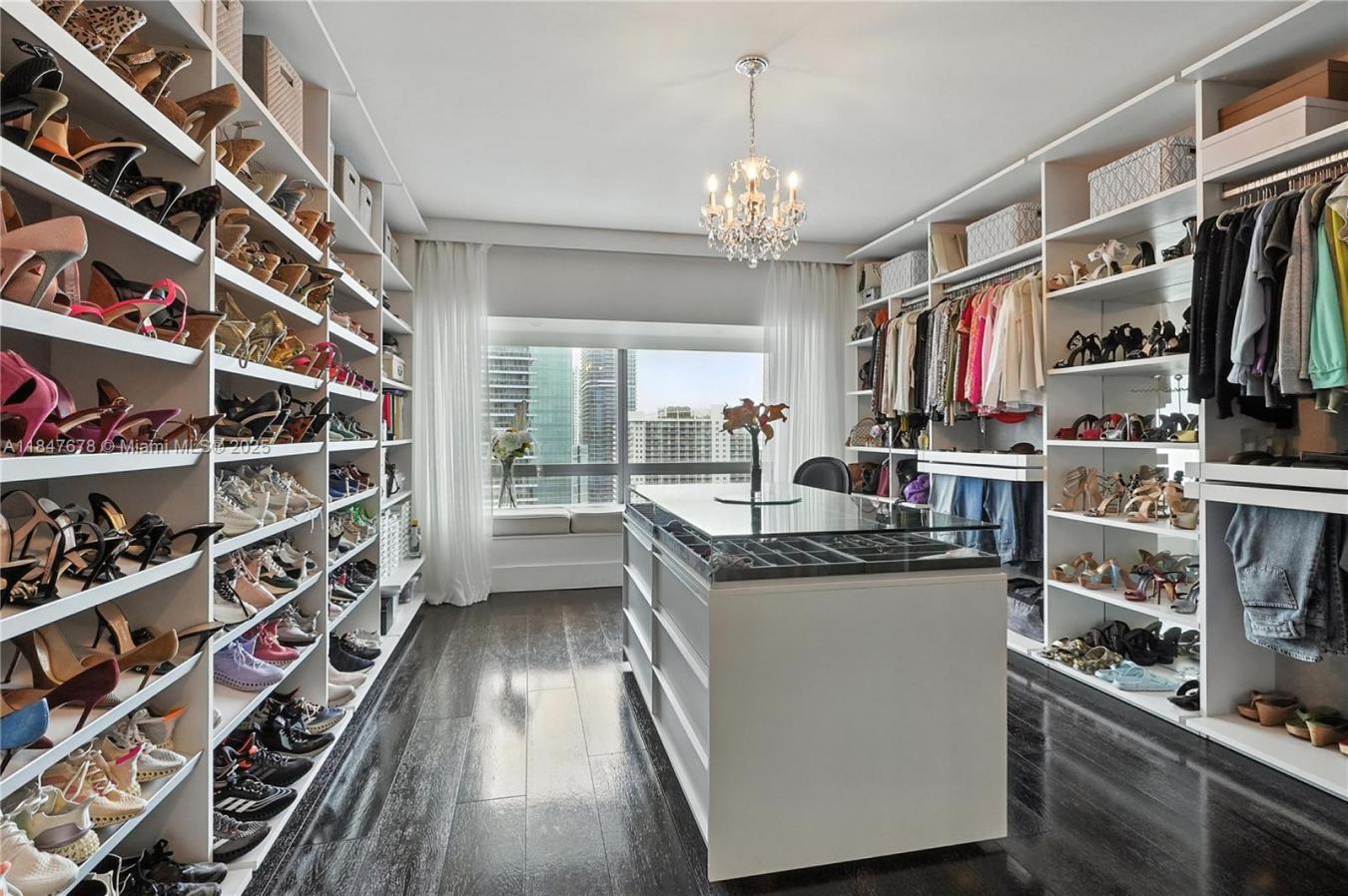 Miami, Florida, 33131, United States, 2 Bedrooms Bedrooms, ,2 BathroomsBathrooms,Residential,For Sale,2003841