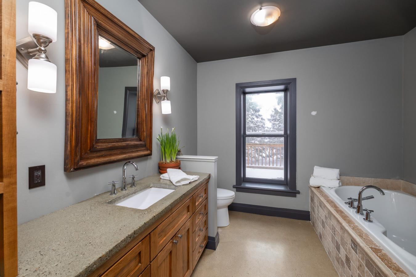 Grey Highlands, Grey, N4L 1W6, Canada, 4 Bedrooms Bedrooms, ,2 BathroomsBathrooms,Residential,For Sale,2003836