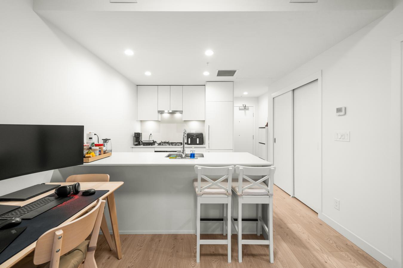 Burnaby, CANADA, V5C 0N4, Canada, 1 Bedroom Bedrooms, ,1 BathroomBathrooms,Residential,For Sale,2003827