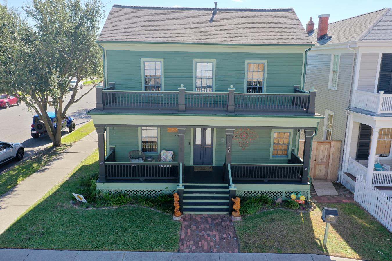 Galveston, Galveston, 77550, United States, 5 Bedrooms Bedrooms, ,3 BathroomsBathrooms,Residential,For Sale,2003825