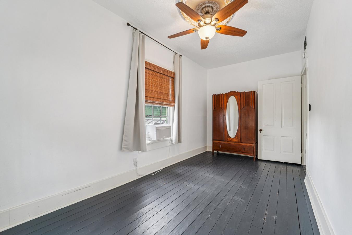 Galveston, Galveston, 77550, United States, 5 Bedrooms Bedrooms, ,3 BathroomsBathrooms,Residential,For Sale,2003825