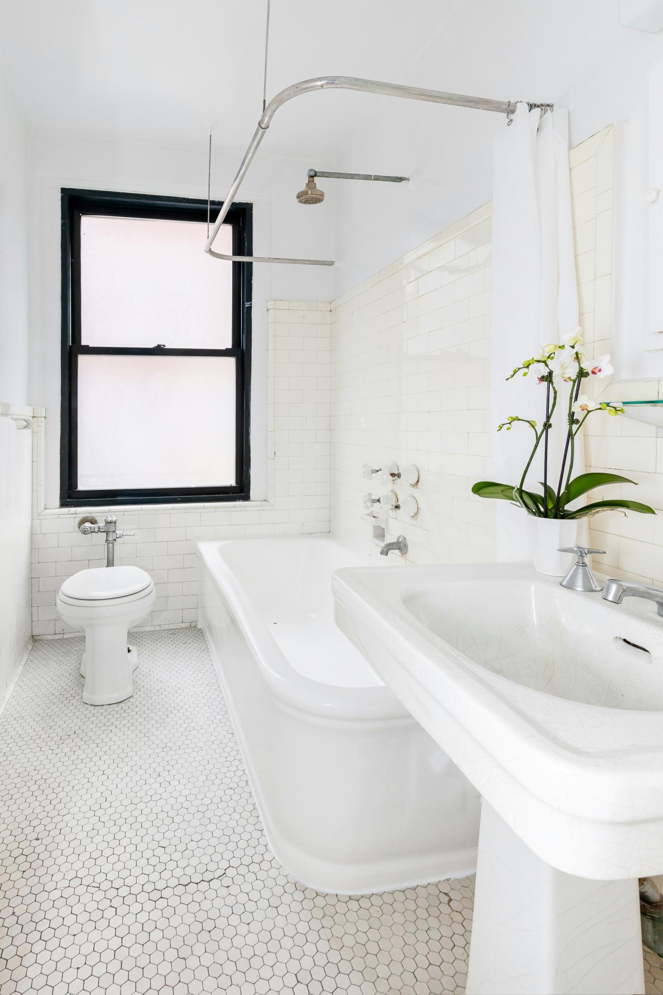 New York, New York, 10025, United States, 4 Bedrooms Bedrooms, ,3 BathroomsBathrooms,Residential,For Sale,2003824