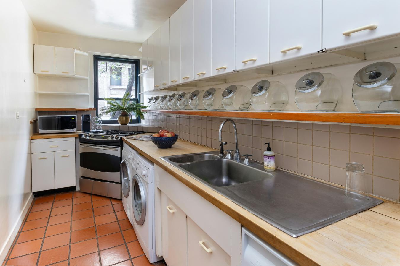 New York, New York, 10025, United States, 4 Bedrooms Bedrooms, ,3 BathroomsBathrooms,Residential,For Sale,2003824