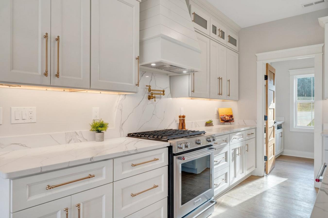 Moneta, Franklin County, 24121, United States, 5 Bedrooms Bedrooms, ,4 BathroomsBathrooms,Residential,For Sale,2003822