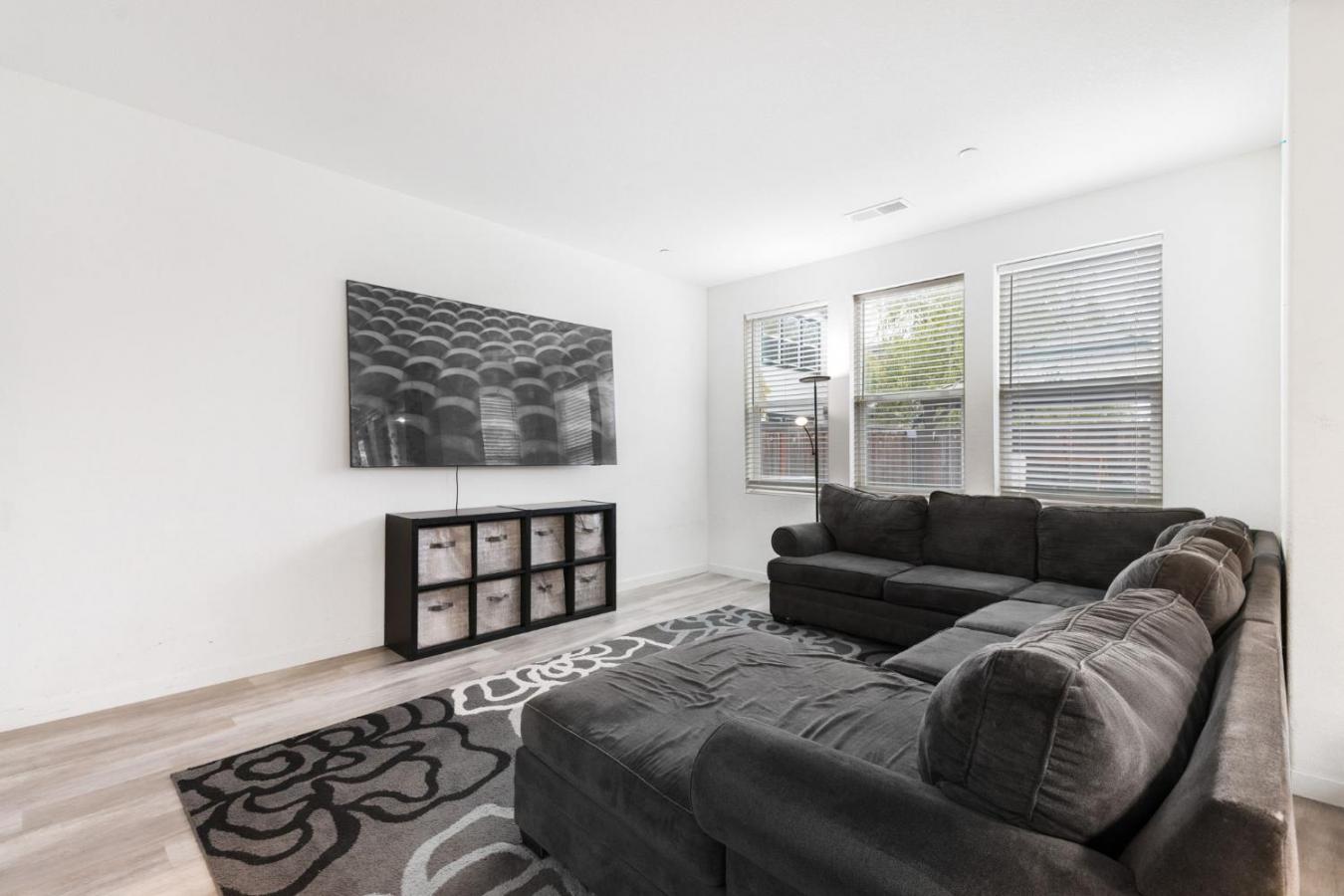 Elk Grove, Sacramento, 95758, United States, 4 Bedrooms Bedrooms, ,3 BathroomsBathrooms,Residential,For Sale,2003816