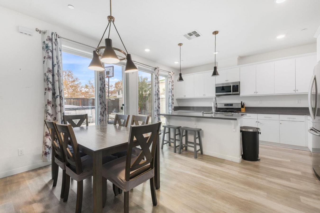 Elk Grove, Sacramento, 95758, United States, 4 Bedrooms Bedrooms, ,3 BathroomsBathrooms,Residential,For Sale,2003816