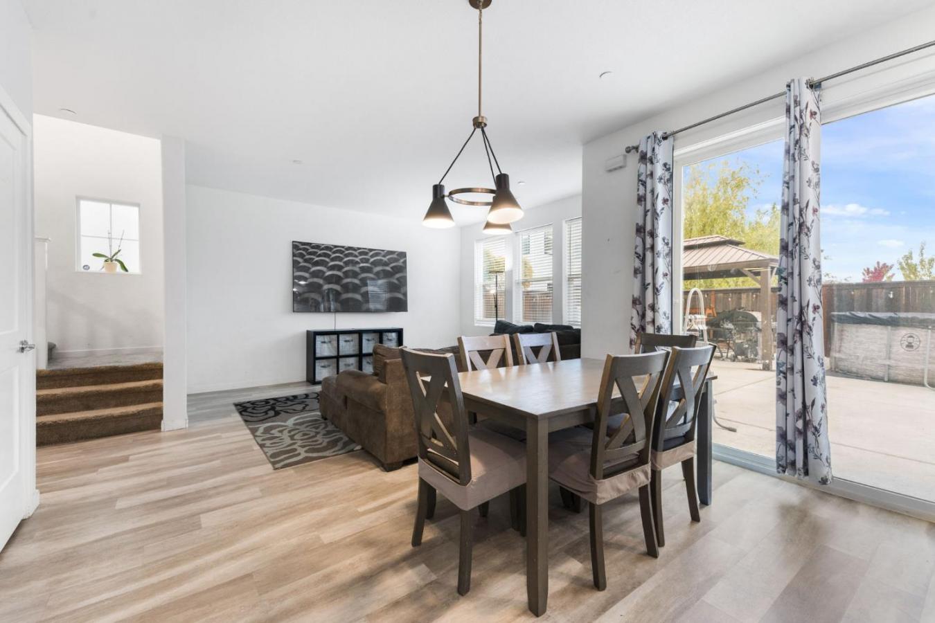 Elk Grove, Sacramento, 95758, United States, 4 Bedrooms Bedrooms, ,3 BathroomsBathrooms,Residential,For Sale,2003816