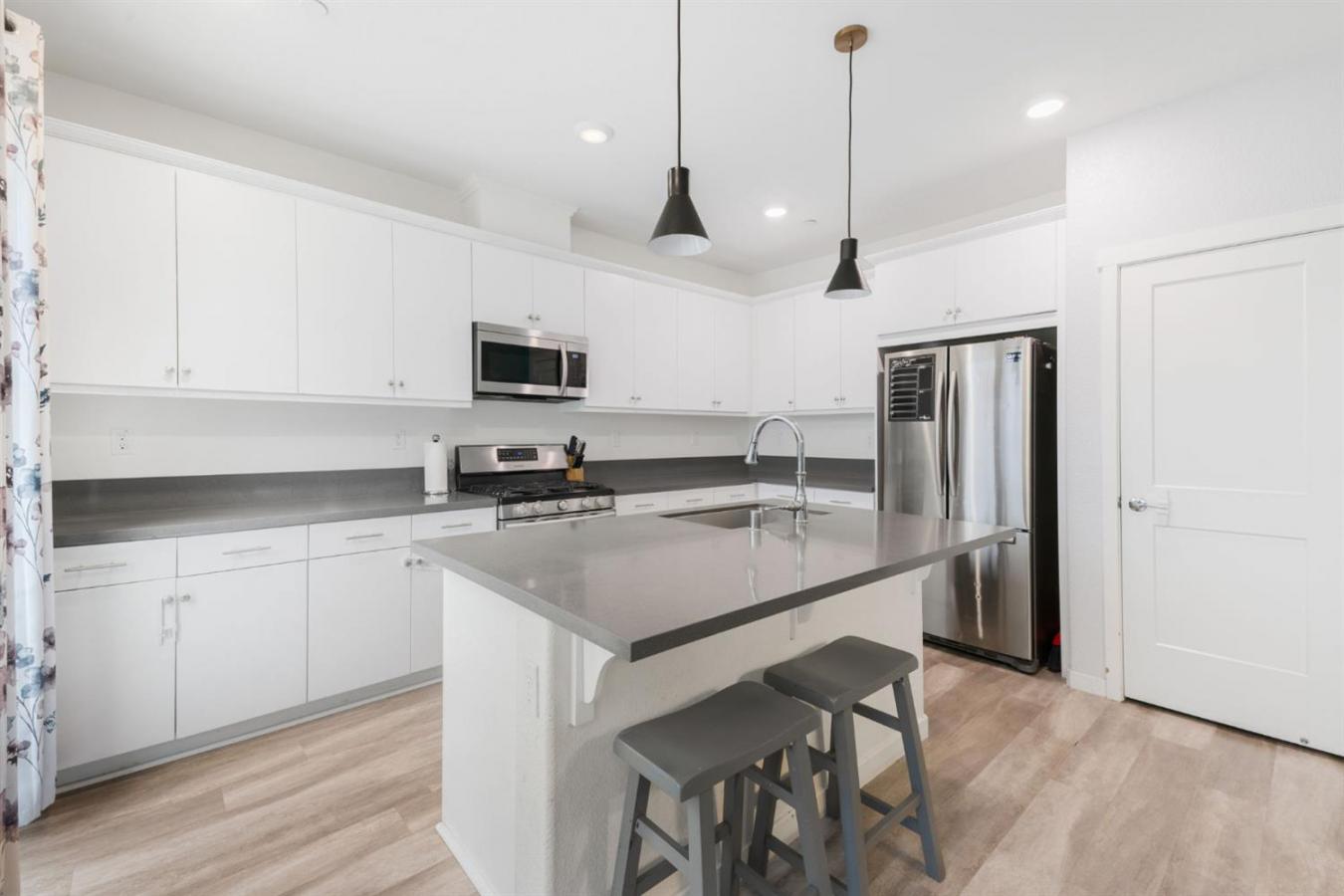 Elk Grove, Sacramento, 95758, United States, 4 Bedrooms Bedrooms, ,3 BathroomsBathrooms,Residential,For Sale,2003816