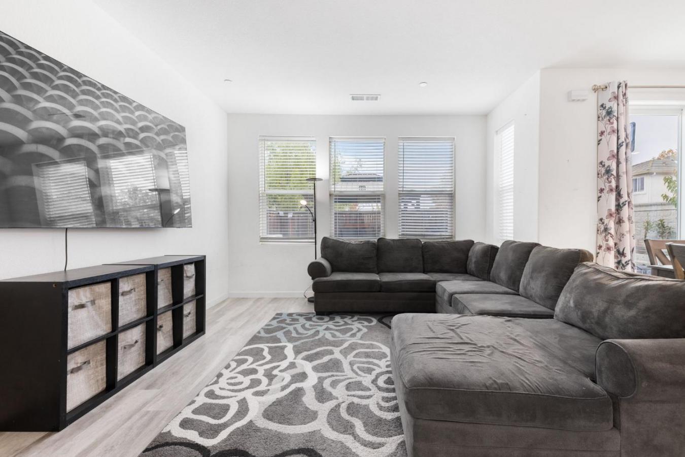 Elk Grove, Sacramento, 95758, United States, 4 Bedrooms Bedrooms, ,3 BathroomsBathrooms,Residential,For Sale,2003816