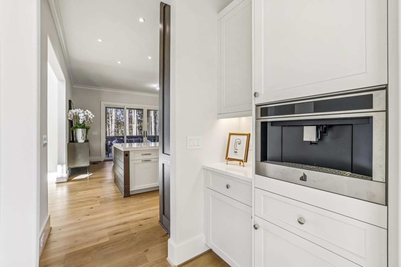 Atlanta, Georgia, 30342, United States, 6 Bedrooms Bedrooms, ,7 BathroomsBathrooms,Residential,For Sale,2003806