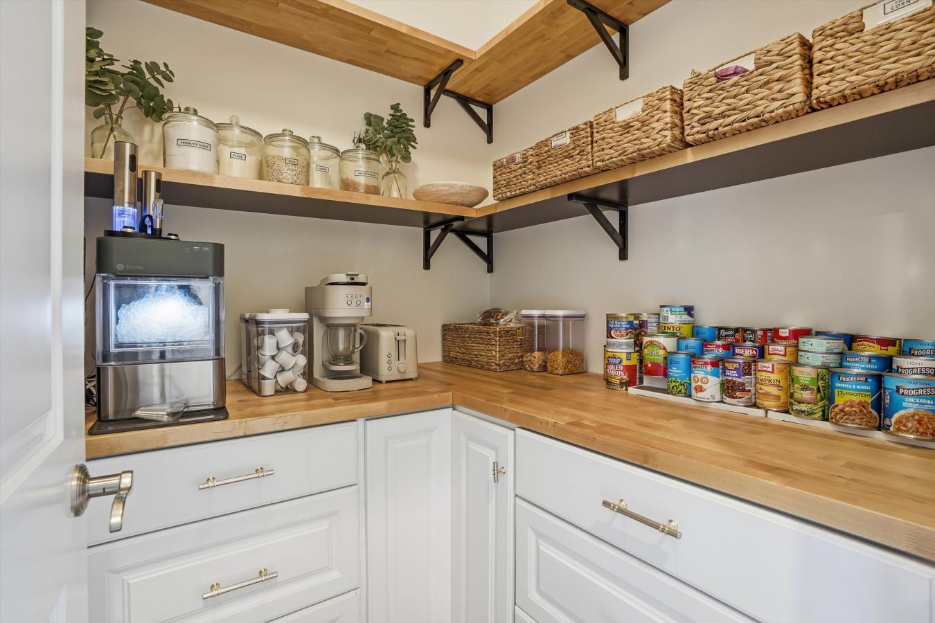 Orange Park, Clay, 32065, United States, 7 Bedrooms Bedrooms, ,4 BathroomsBathrooms,Residential,For Sale,2003800