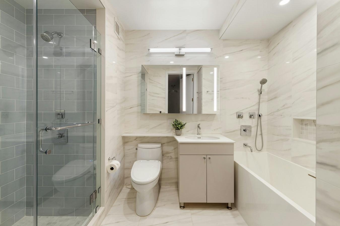 New York, New York, 10024, United States, 3 Bedrooms Bedrooms, ,2 BathroomsBathrooms,Residential,For Sale,2003798