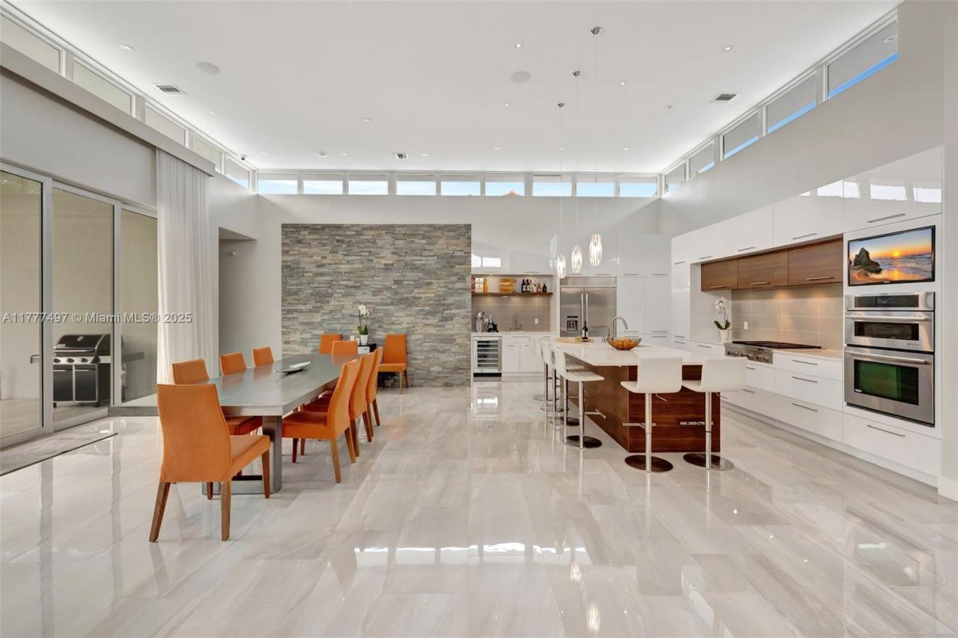 Hallandale, Florida, 33009, United States, 5 Bedrooms Bedrooms, ,5 BathroomsBathrooms,Residential,For Sale,2003797