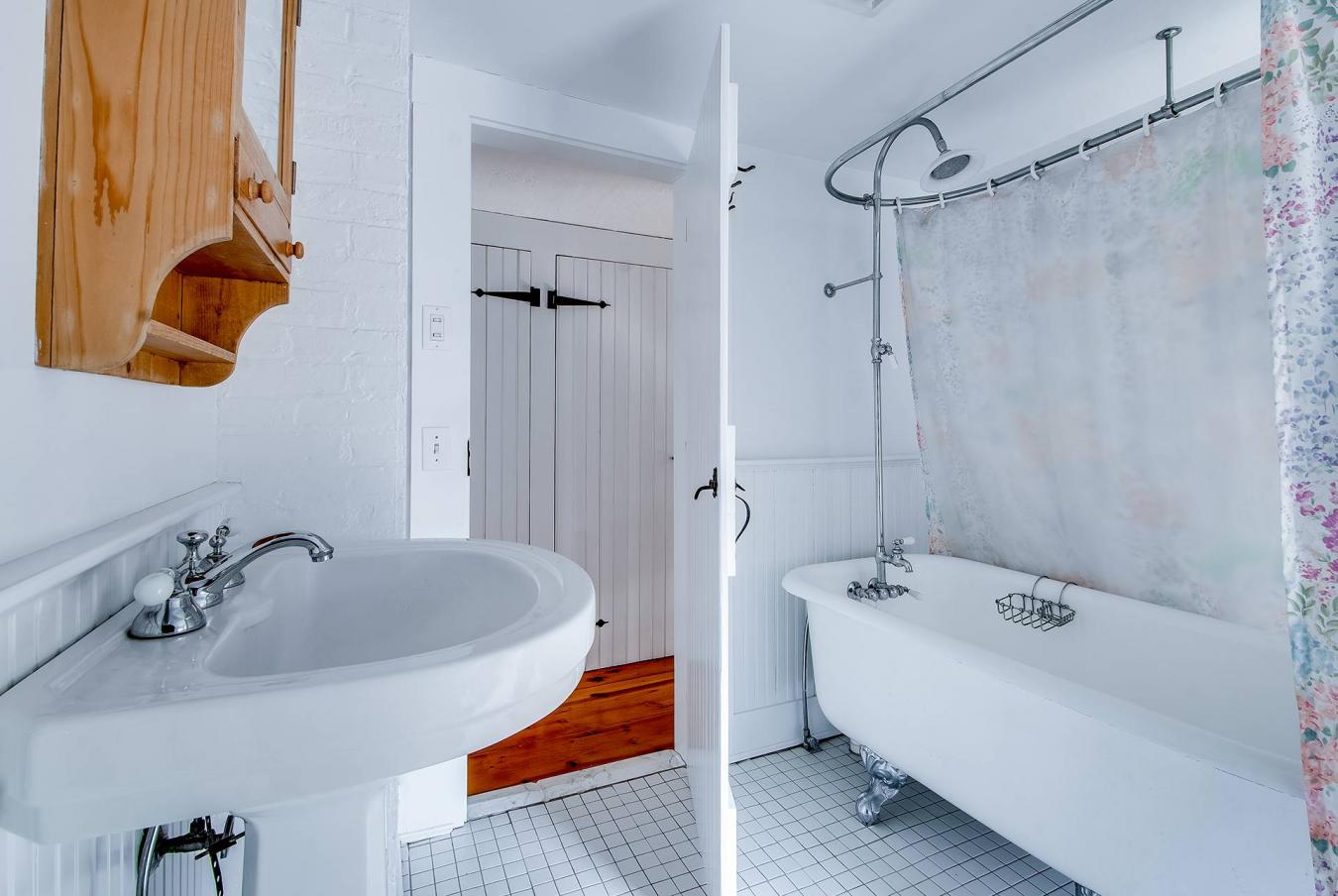 East Hampton, New York, 11937, United States, 3 Bedrooms Bedrooms, ,2 BathroomsBathrooms,Residential,For Sale,2003794