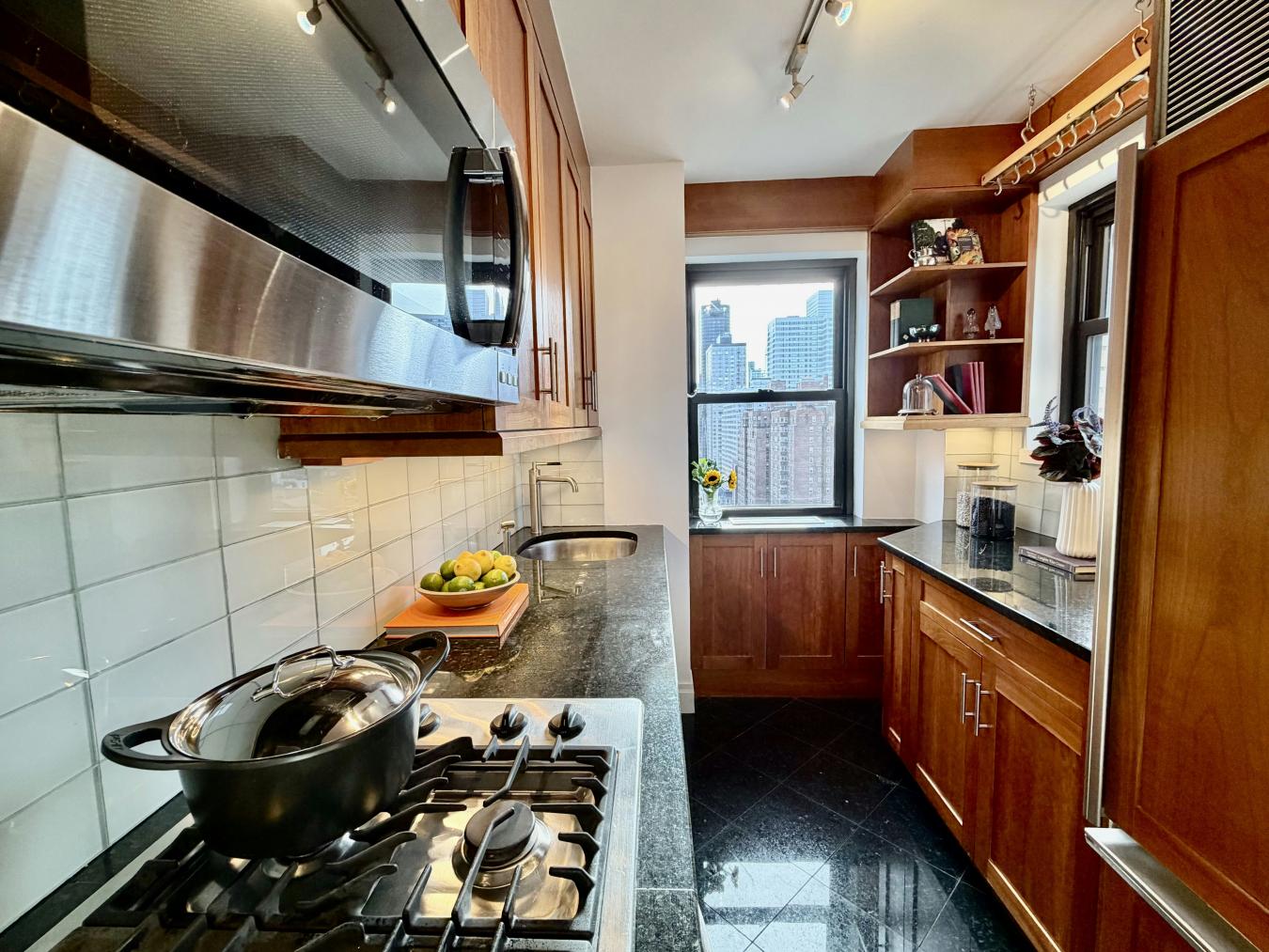 New York, New York, 10021, United States, 1 Bedroom Bedrooms, ,1 BathroomBathrooms,Residential,For Sale,2003791