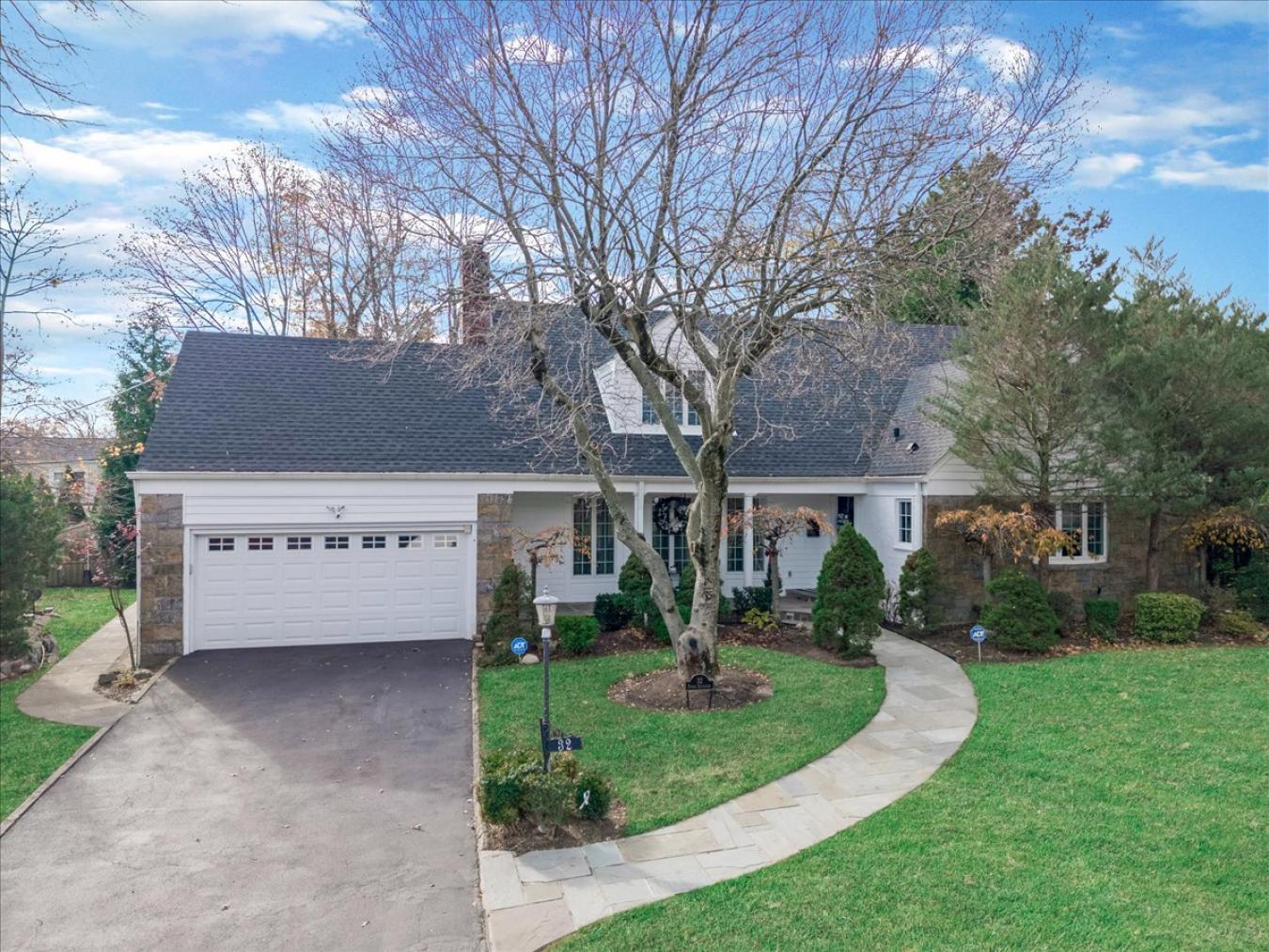 Eastchester, Westchester County, 10709, United States, 3 Bedrooms Bedrooms, ,3 BathroomsBathrooms,Residential,For Sale,2003788