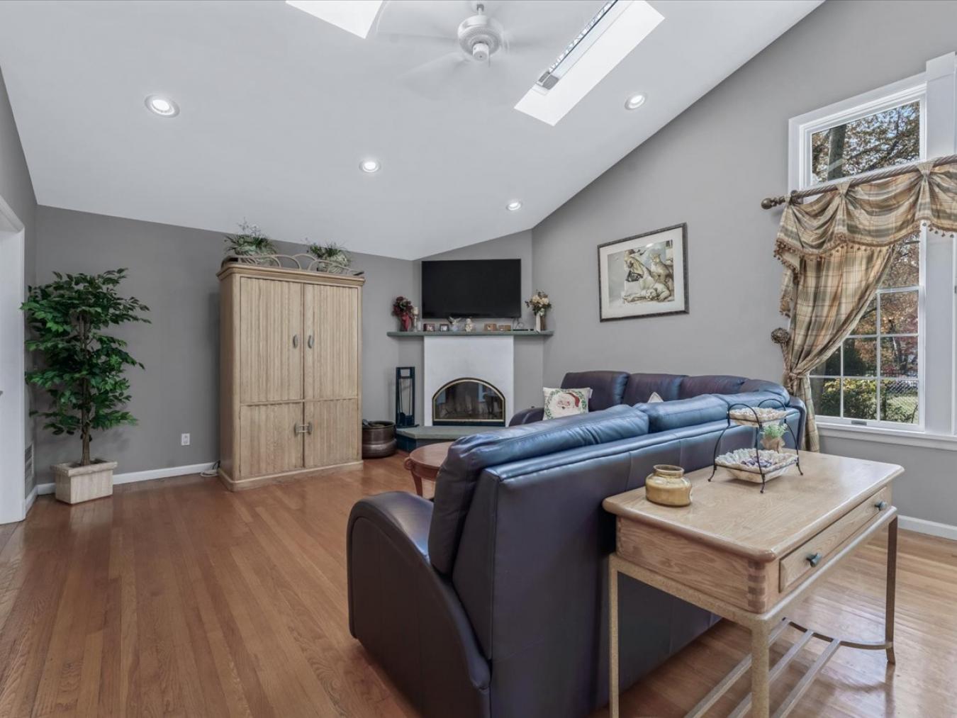 Eastchester, Westchester County, 10709, United States, 3 Bedrooms Bedrooms, ,3 BathroomsBathrooms,Residential,For Sale,2003788