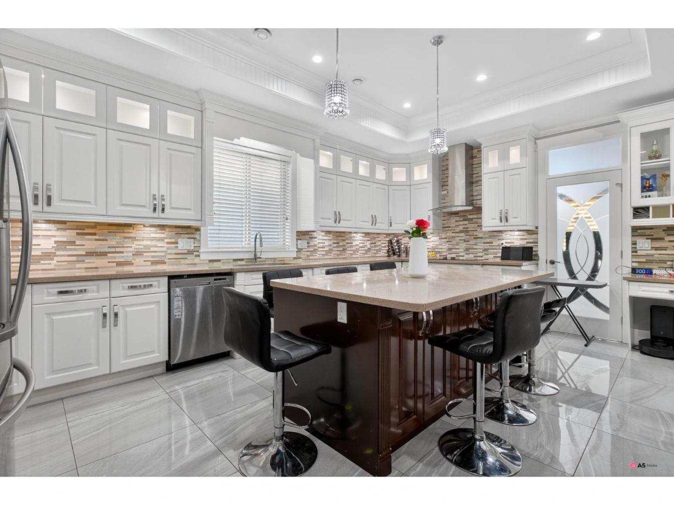 Surrey, Canada, V3R6W2, Canada, 9 Bedrooms Bedrooms, ,6 BathroomsBathrooms,Residential,For Sale,2003784