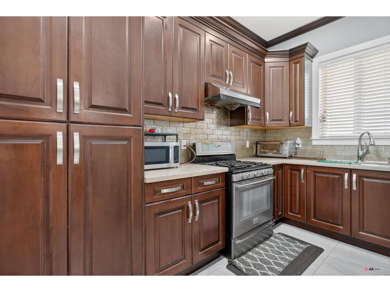 Surrey, Canada, V3R6W2, Canada, 9 Bedrooms Bedrooms, ,6 BathroomsBathrooms,Residential,For Sale,2003784