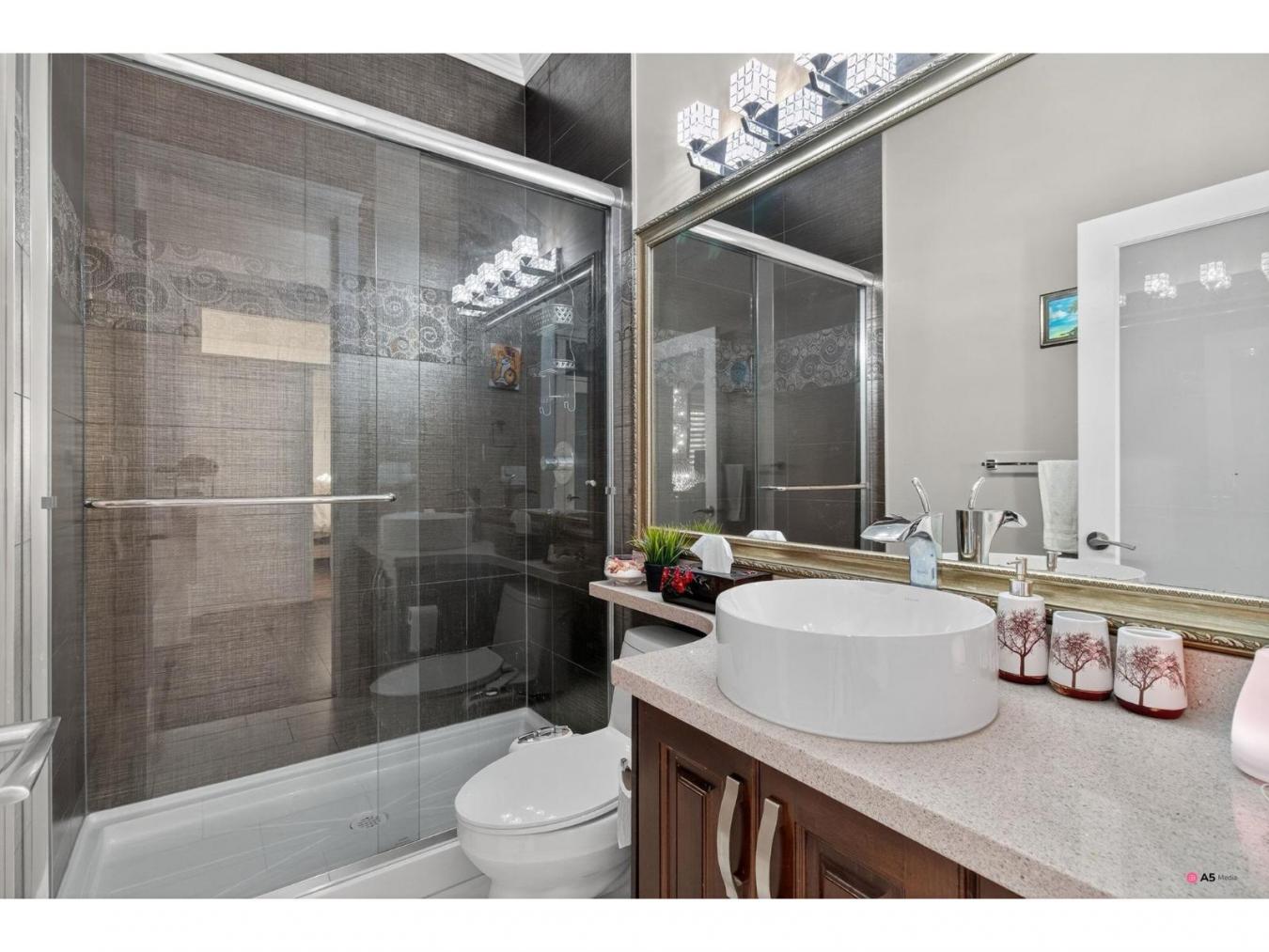 Surrey, Canada, V3R6W2, Canada, 9 Bedrooms Bedrooms, ,6 BathroomsBathrooms,Residential,For Sale,2003784