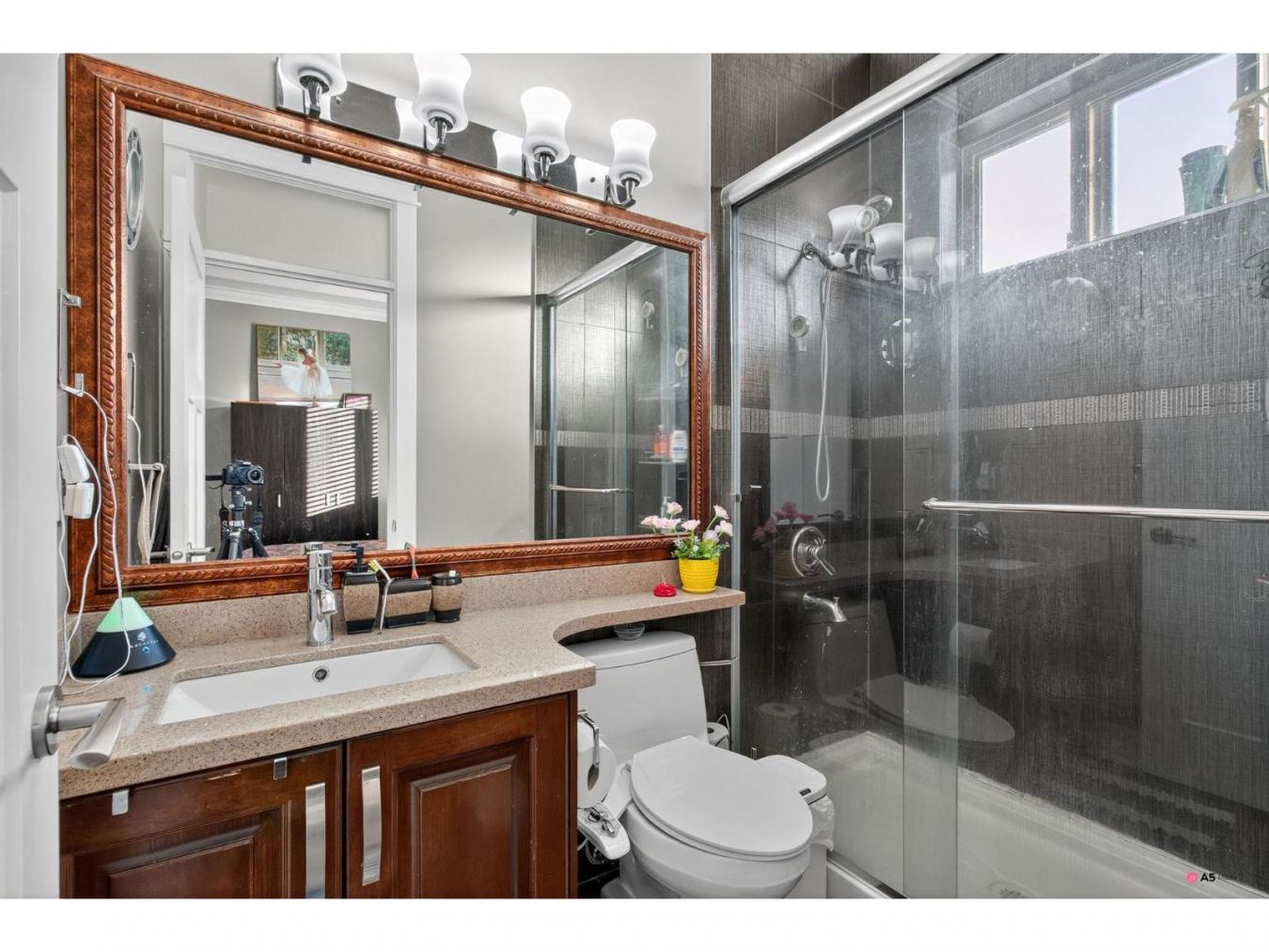 Surrey, Canada, V3R6W2, Canada, 9 Bedrooms Bedrooms, ,6 BathroomsBathrooms,Residential,For Sale,2003784