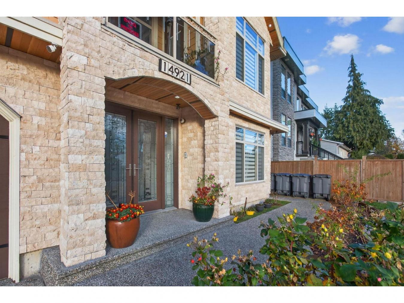 Surrey, Canada, V3R6W2, Canada, 9 Bedrooms Bedrooms, ,6 BathroomsBathrooms,Residential,For Sale,2003784