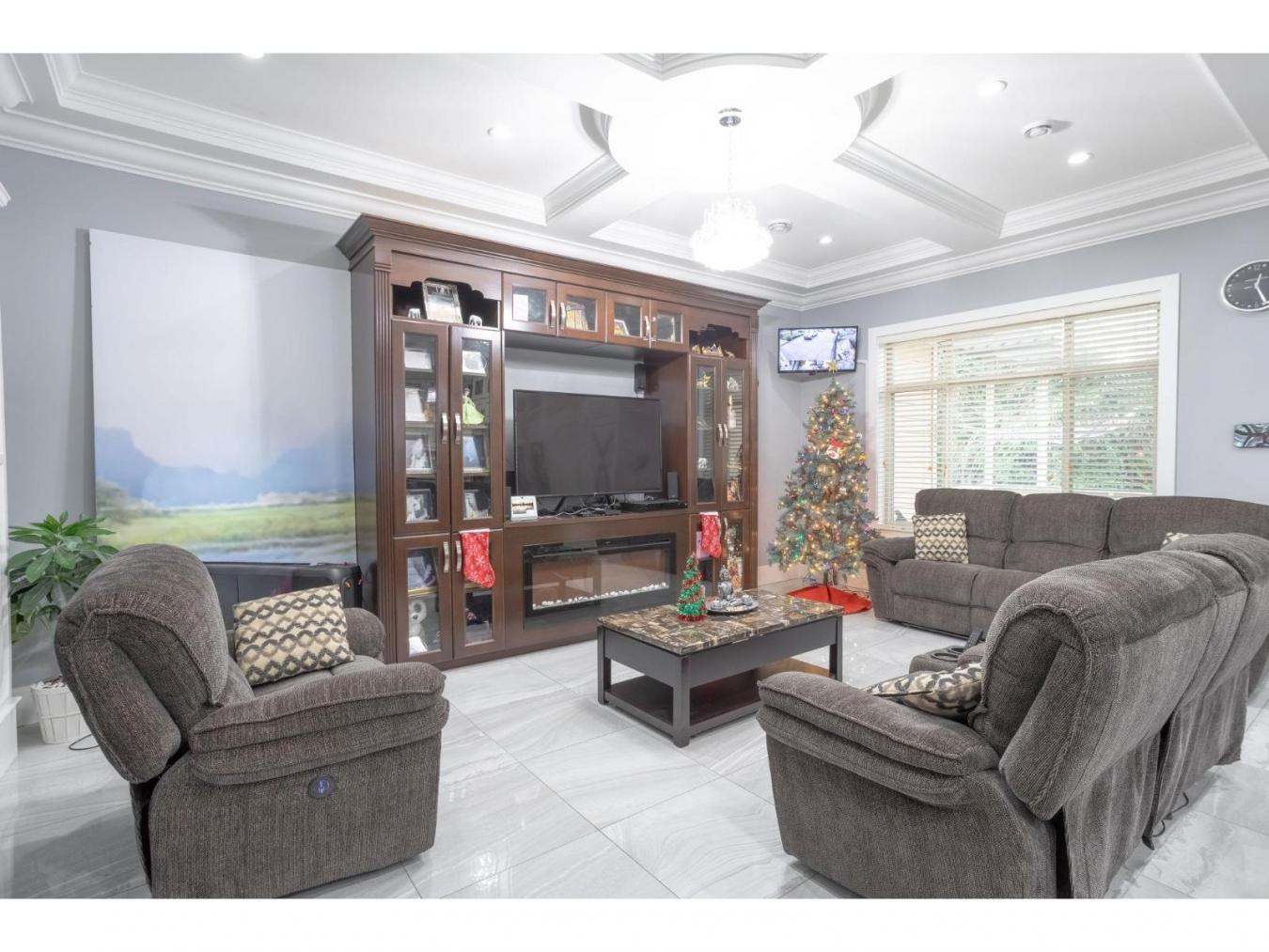 Surrey, Canada, V3R6W2, Canada, 9 Bedrooms Bedrooms, ,6 BathroomsBathrooms,Residential,For Sale,2003784