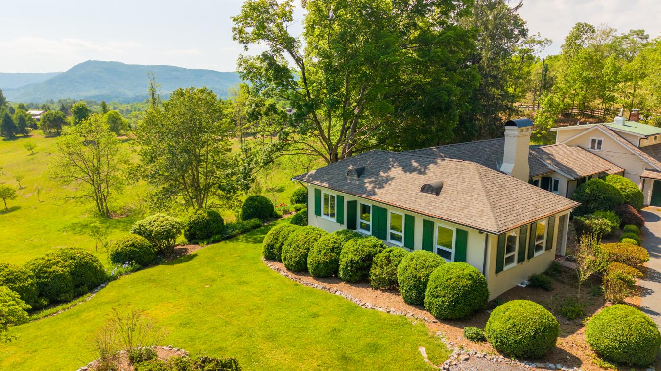 Caldwell, Greenbrier, 24925, United States, 5 Bedrooms Bedrooms, ,4 BathroomsBathrooms,Residential,For Sale,2003782