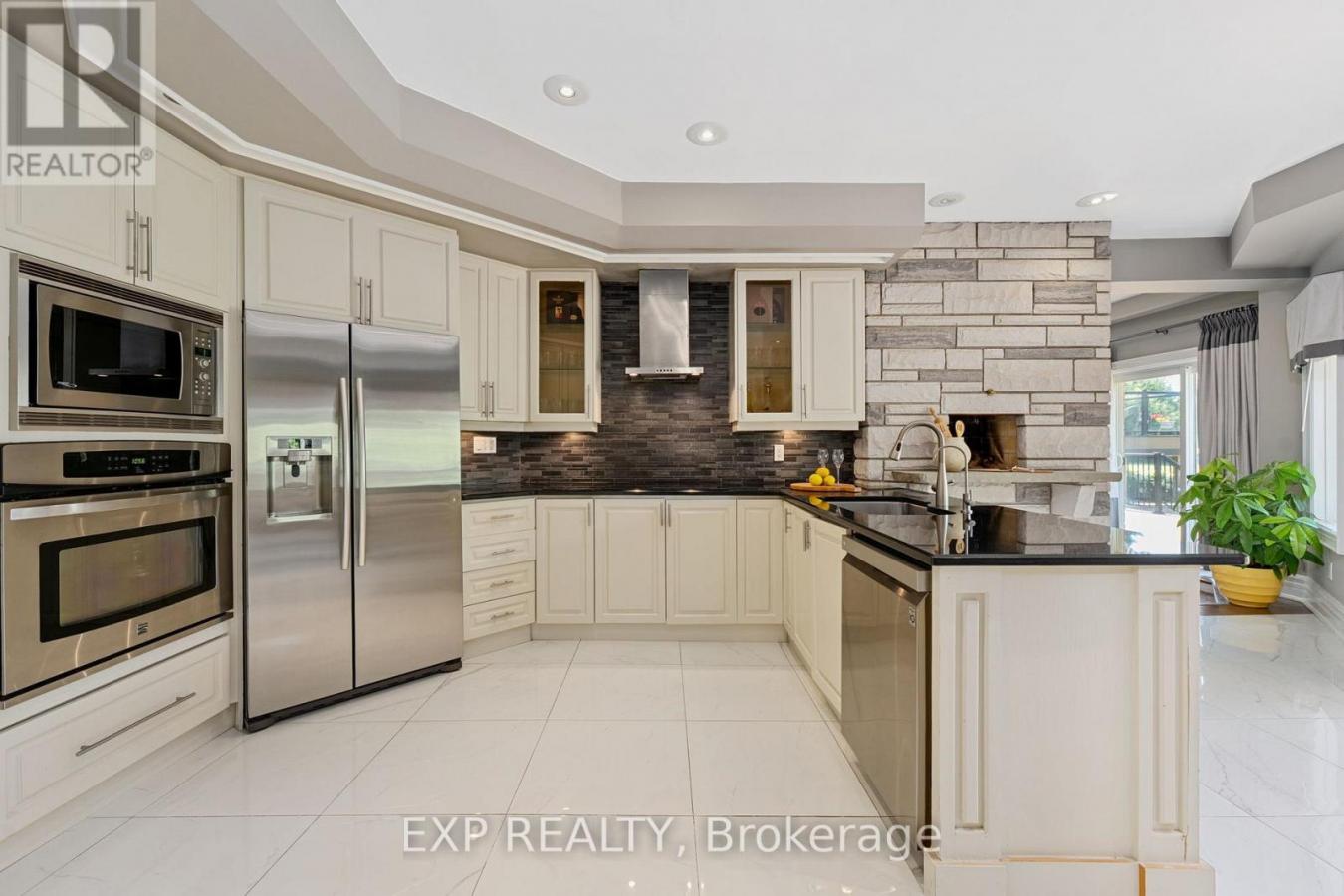 King, ON, L7B0C7, Canada, 4 Bedrooms Bedrooms, ,5 BathroomsBathrooms,Residential,For Sale,2003773