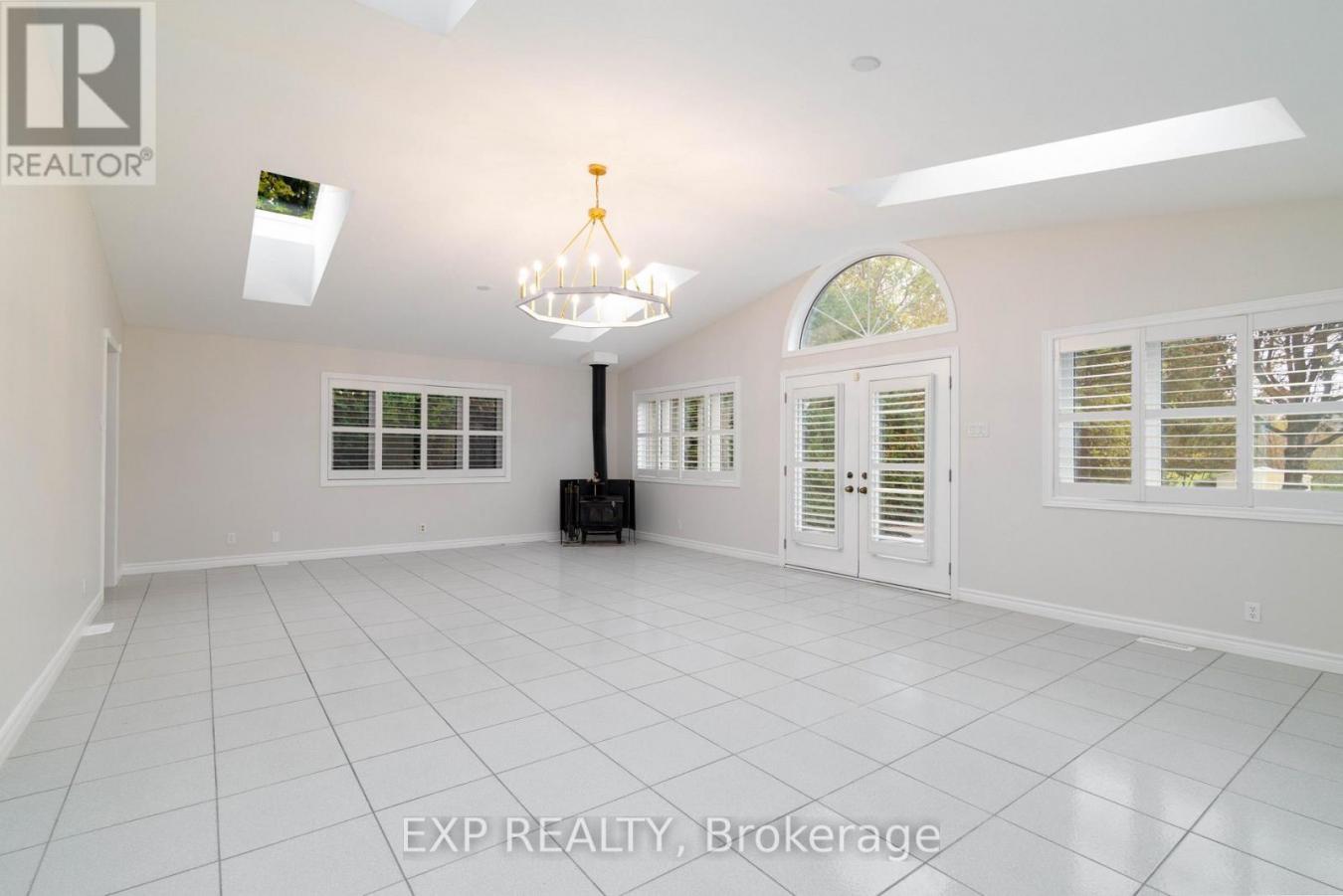 King (King City), ON, L7B1C8, Canada, 4 Bedrooms Bedrooms, ,3 BathroomsBathrooms,Residential,For Sale,2003772