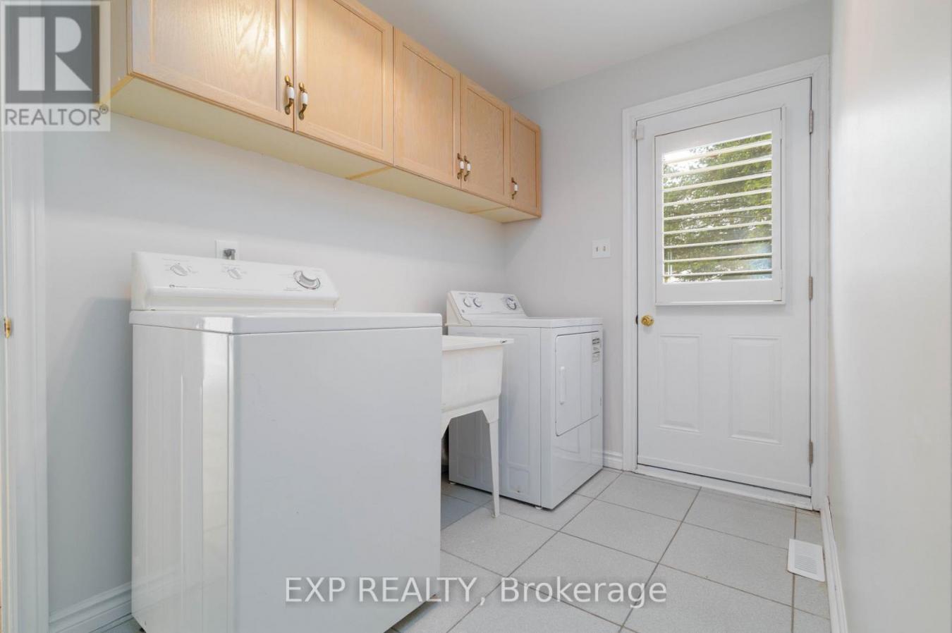 King (King City), ON, L7B1C8, Canada, 4 Bedrooms Bedrooms, ,3 BathroomsBathrooms,Residential,For Sale,2003772