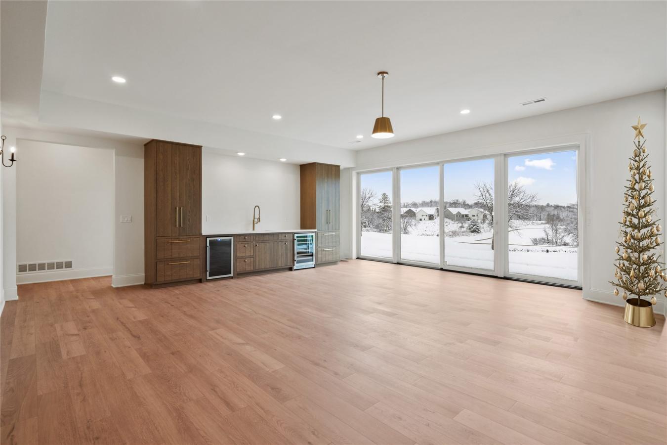 Pella, Marion, 50219, United States, 5 Bedrooms Bedrooms, ,4 BathroomsBathrooms,Residential,For Sale,2003771