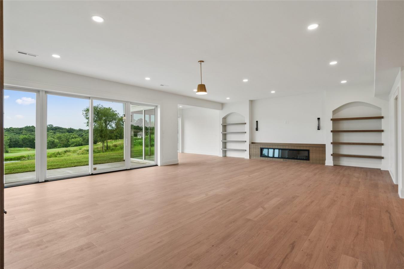 Pella, Marion, 50219, United States, 5 Bedrooms Bedrooms, ,4 BathroomsBathrooms,Residential,For Sale,2003771