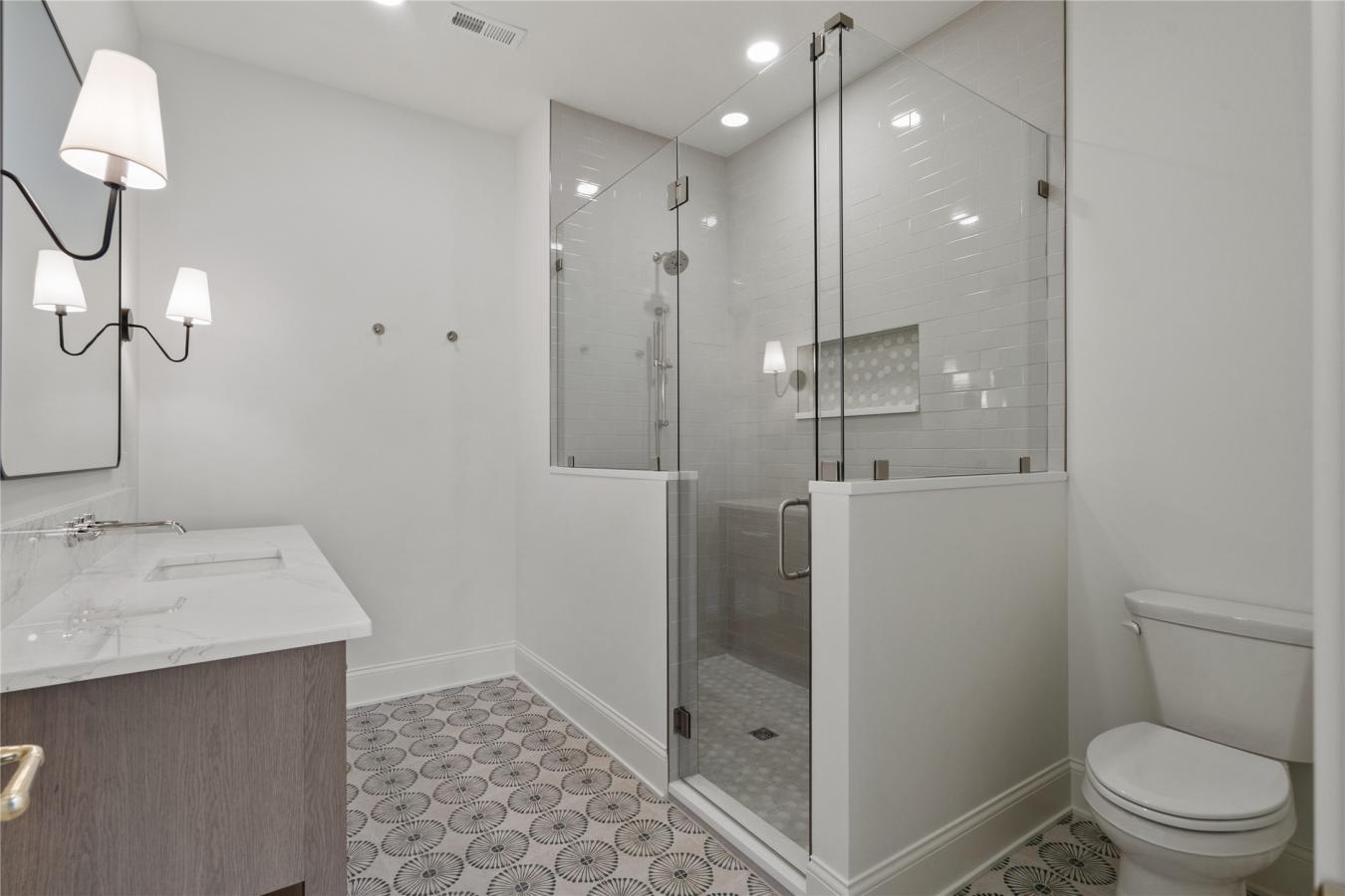 Pella, Marion, 50219, United States, 5 Bedrooms Bedrooms, ,4 BathroomsBathrooms,Residential,For Sale,2003771